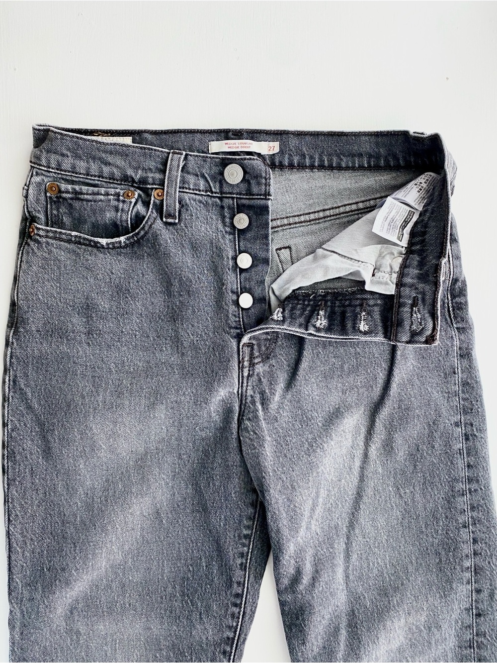 *LIKE NEW* Levi's Women's Wedgie Straight Leg Grey Jeans